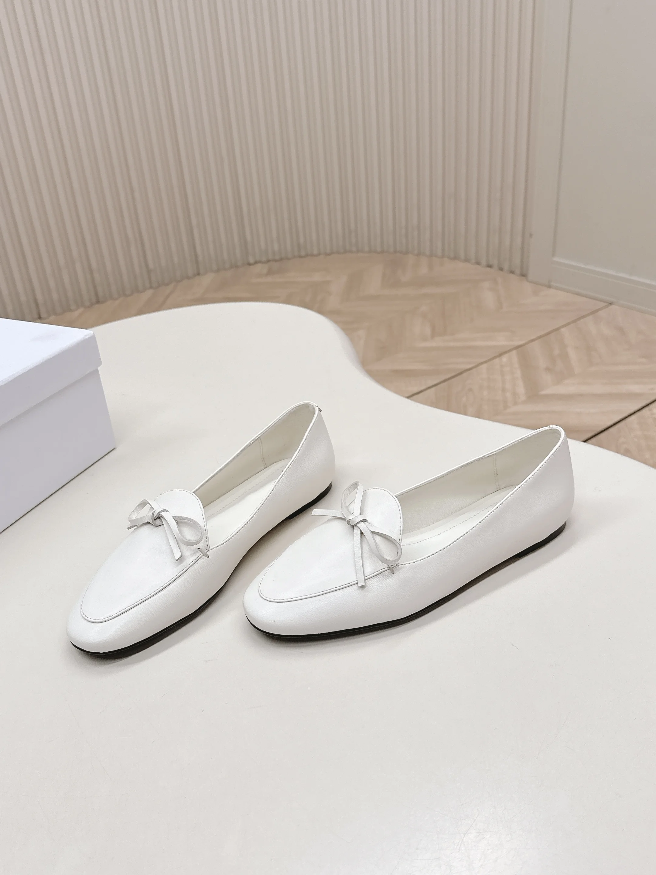 

2026 New women's shoes retro mixed sheepskin upper leather outsole old money style match suits dresses jeans versatile