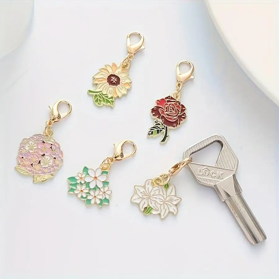 1/5/10/20/50/100pcs Set of 5 Exquisite Mixed Flower Keychains in Assorted Colors, Cartoon-Themed Keychain Charms for Bags, Metal