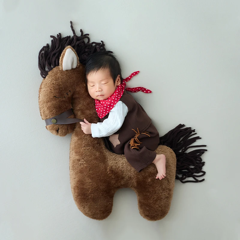 

Newborn Photography Props Creative Photo Big Horse Posing Doll Baby Riding Suit with Polka Dot Scarf Studio Shooting Accessories