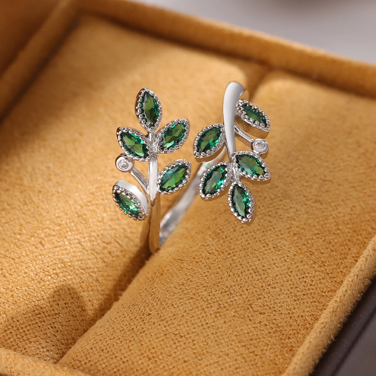 New Fashion Green Crystal Leaves 925 Sterling Silver Personality Temperament Creative Exquisite Opening Rings R376