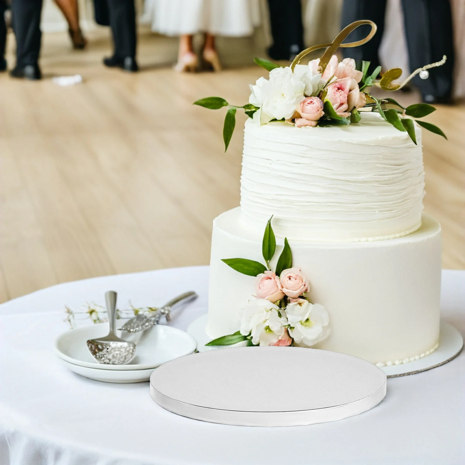 

10Pcs Round Cake Boards 5.89 Inch Heavy Duty Cardboard Bases Smooth Finish Display Tray for Cupcakes Mousse Cakes Dessert