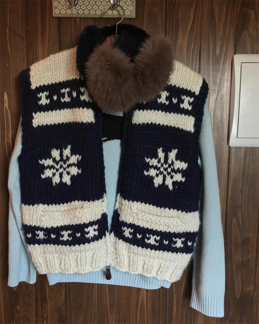 

Snowflake Embroidered Knitted Woolen Vest 00% Wool Autumn Winter Faion Sienne Straight Cut Regular Length Zipper Closure