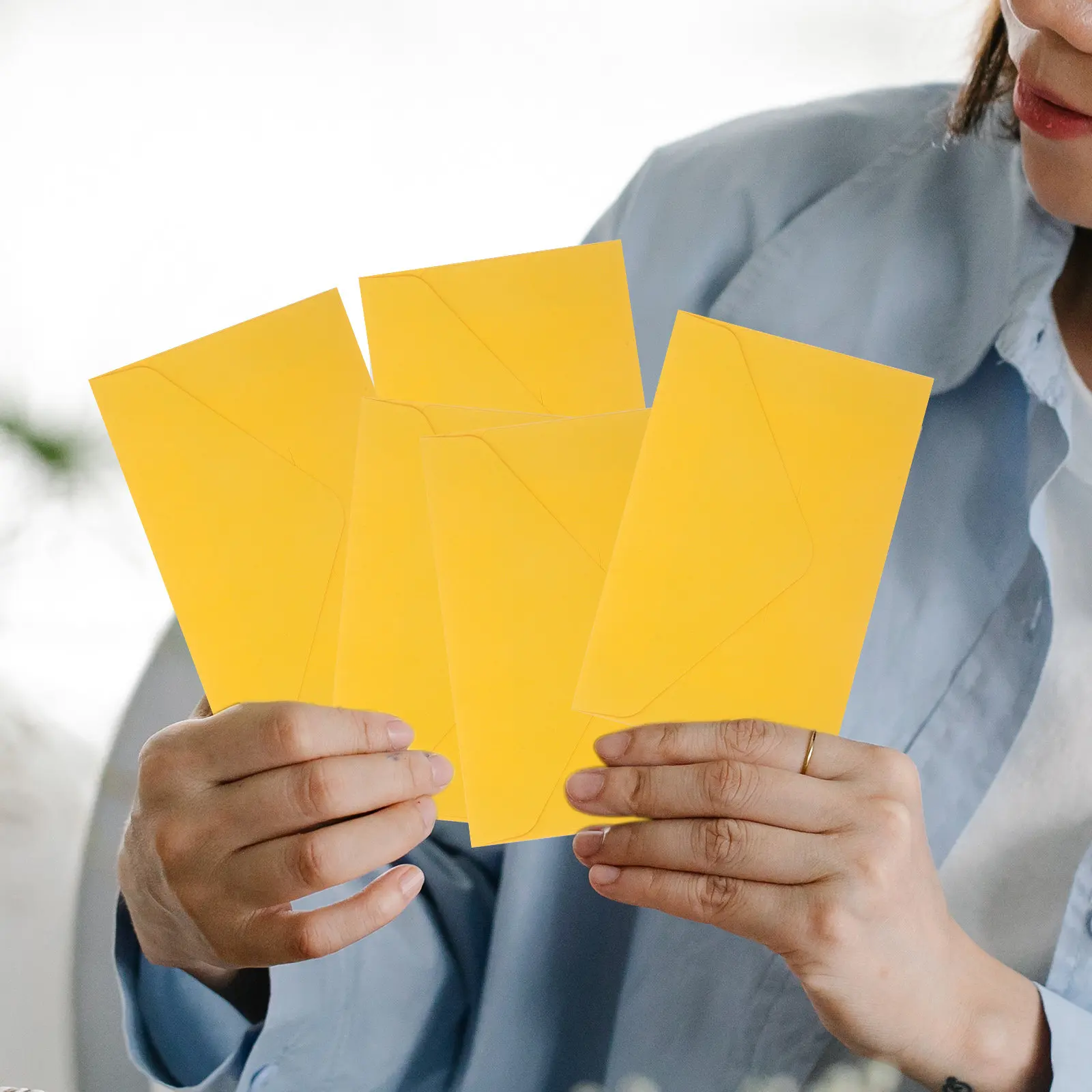 

100Pcs Gold Mini Envelopes Easy to Seal Foldable Invitation Envelopes for Bridal Baby Shower Banquet Wedding Event Supplies