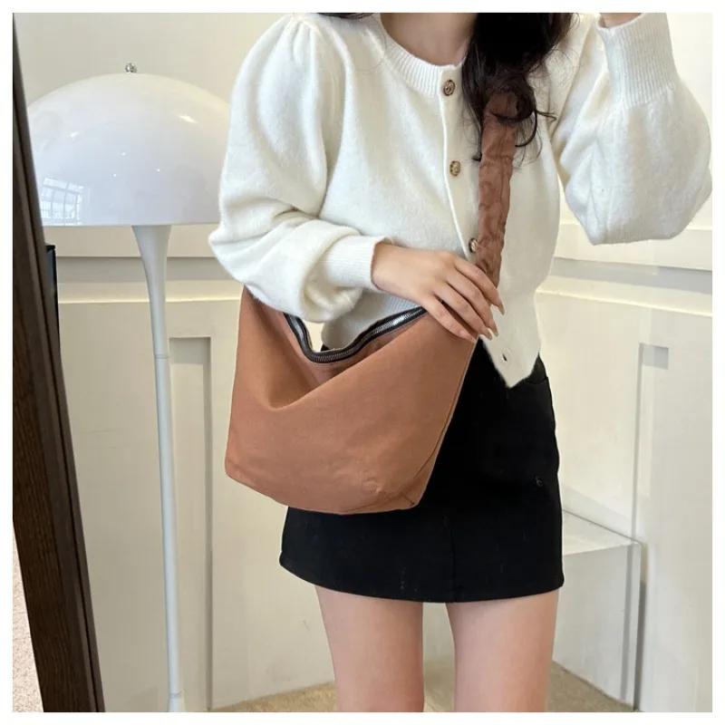 

Large Capacity Minimalist Canvas Crossbody Bag Winter New Trend Fashion Shoulder Bag Casual Pleated Dumpling Tote Shoulder Bag