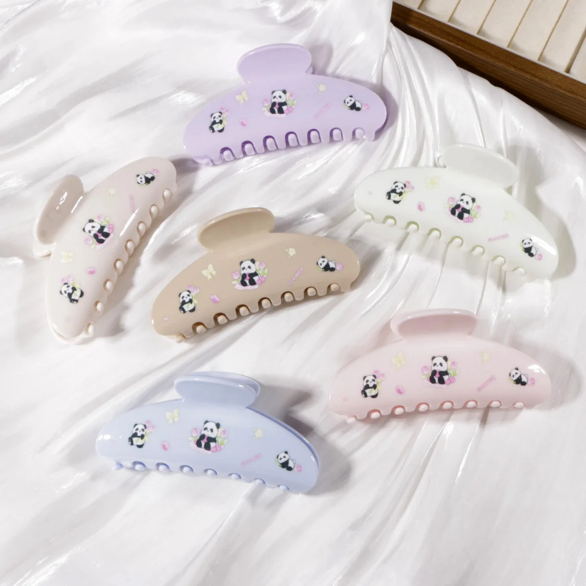 

Cute Cartoon Resin Panda Pattern Hair Clip for Women Girl Summer Hair Claws HUANZHI 2026 NEW Birthday Gift
