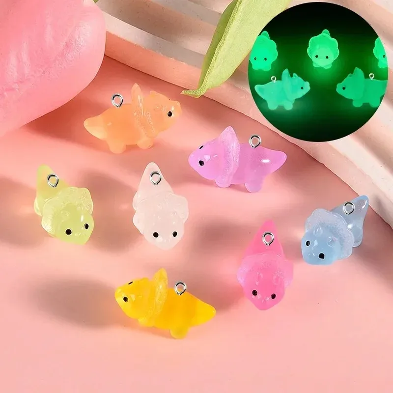 10 teile/los Nette 3D Leuchtende Dinosaurier tier Charms Harz Anhänger Für Schmuck Machen Zubehör DIY Ohrringe Halskette Schlüsselbund