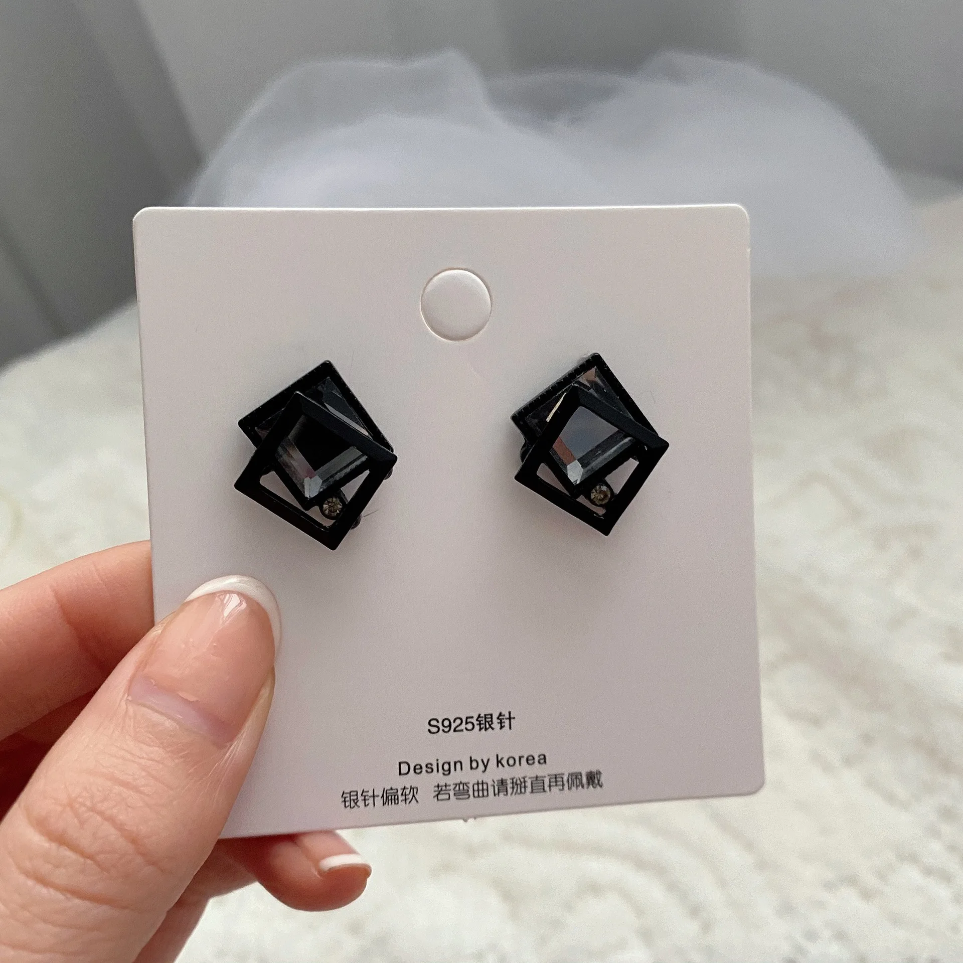 S92 Needle Chilly Hollow Rhombus Square Geometric Earrings Temperament Korean Resin Black Stone Stud Earrings for Women Party