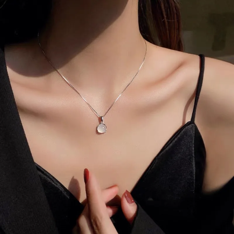 Yerik Mode Silber Farbe Weiß Runde Mondstein Anhänger Halsketten für Frauen Luxus Temperament Schlüsselbein Kette Halskette Schmuck – Detail 3