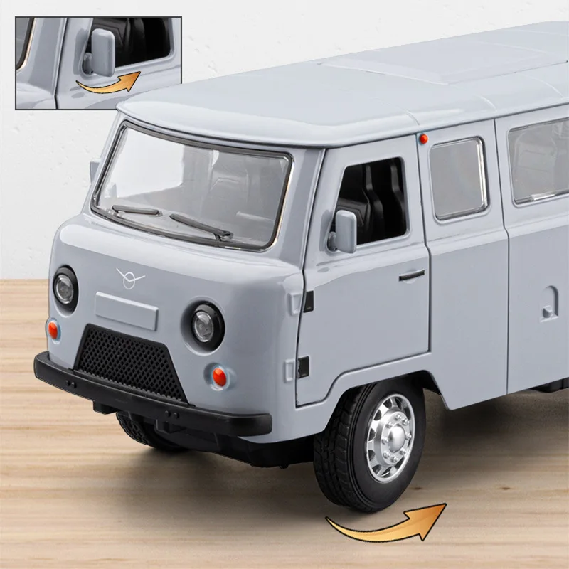 1/18 UAZ voyageur alliage Van modèle de voiture moulé sous pression en métal véhicules tout-terrain modèle de voiture Simulation son lumière Collection enfants jouet cadeau