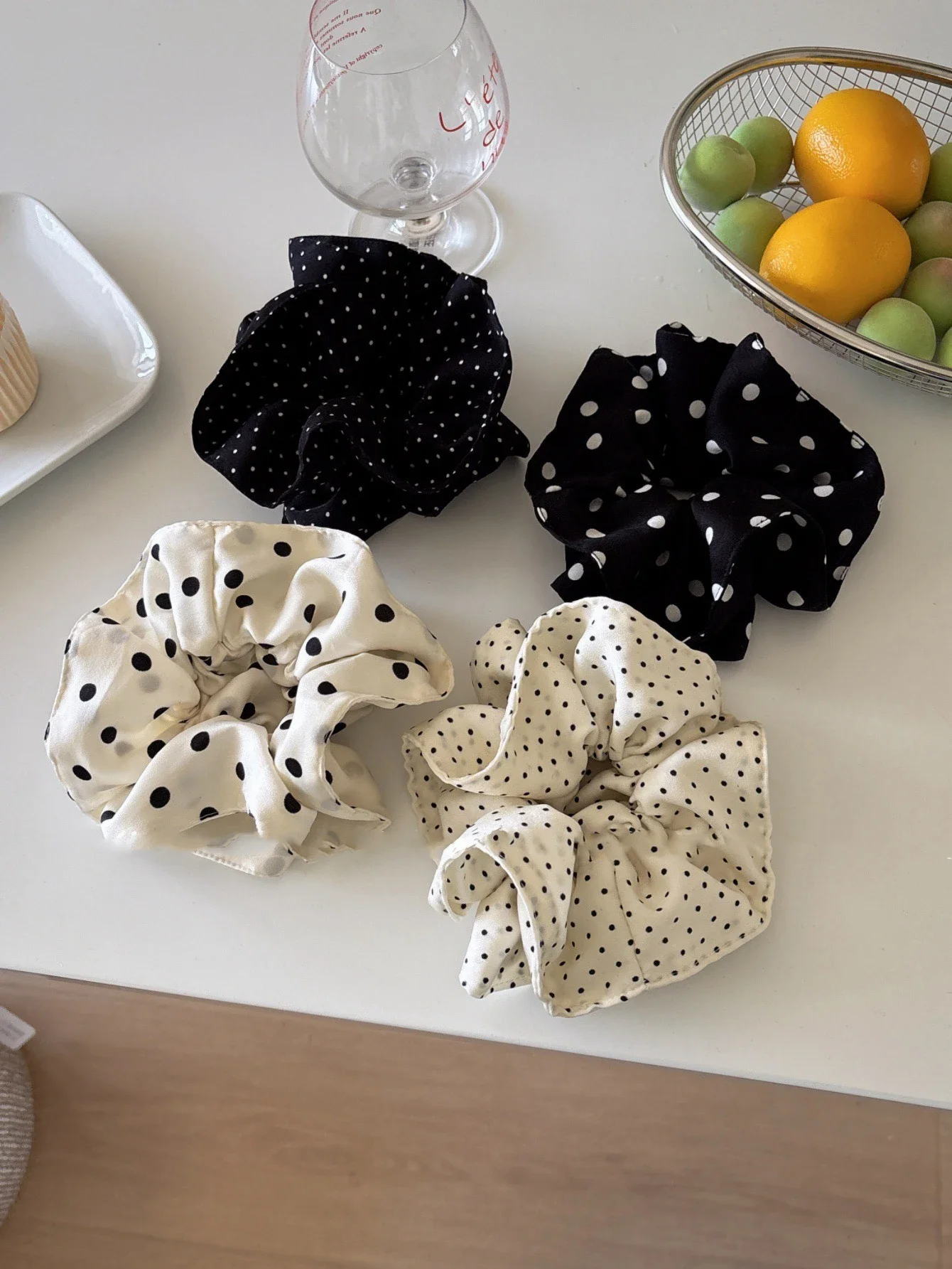 

Large polka dot gentle retro polka dot large intestine headband for women, classic fabric, small waist hair rope, meatball head