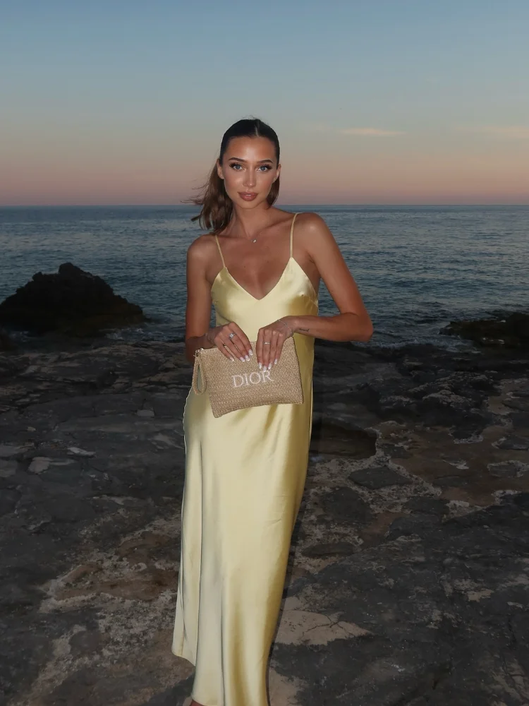 Robe élégante en Satin jaune, col en V, bretelles Spaghetti, Sexy, ample, épaules dénudées, sans manches, nouvelle collection, robes de soirée, Club ﻿