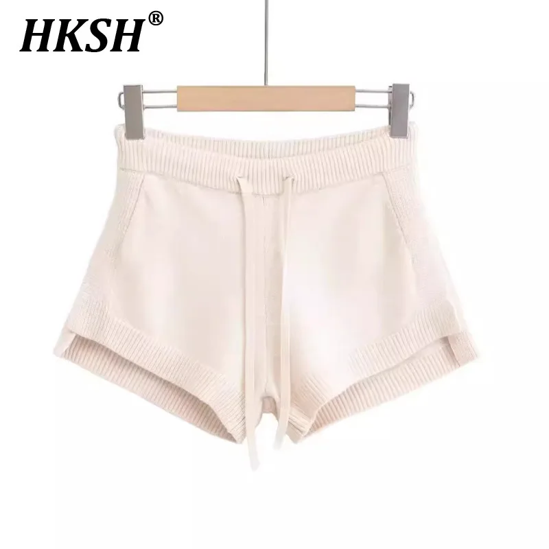 

HKSH Spring Summer New Women Korean Elastic Waist Strap Side Split Knitted Solid Color Casual Fashion Shorts Chic Capris H2519