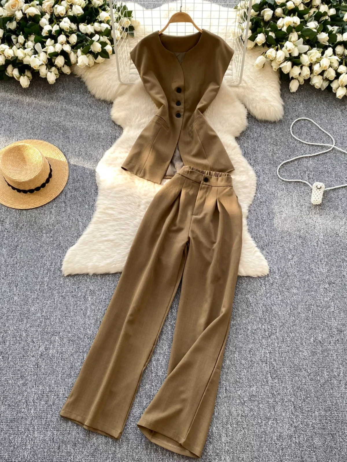 Conjunto de mujer de moda con cintura alta, pado, sin mangas