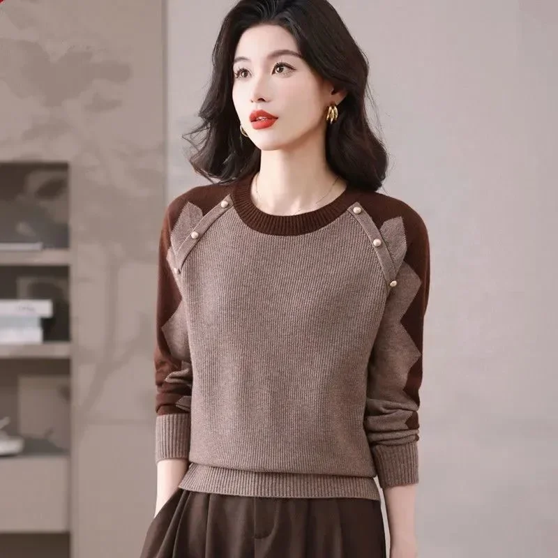 

2025 Autumn Winter New Long-sleeved T-shirt for Women Loose Knitted Bottoming Color Matching Western Style Inner Top and Small