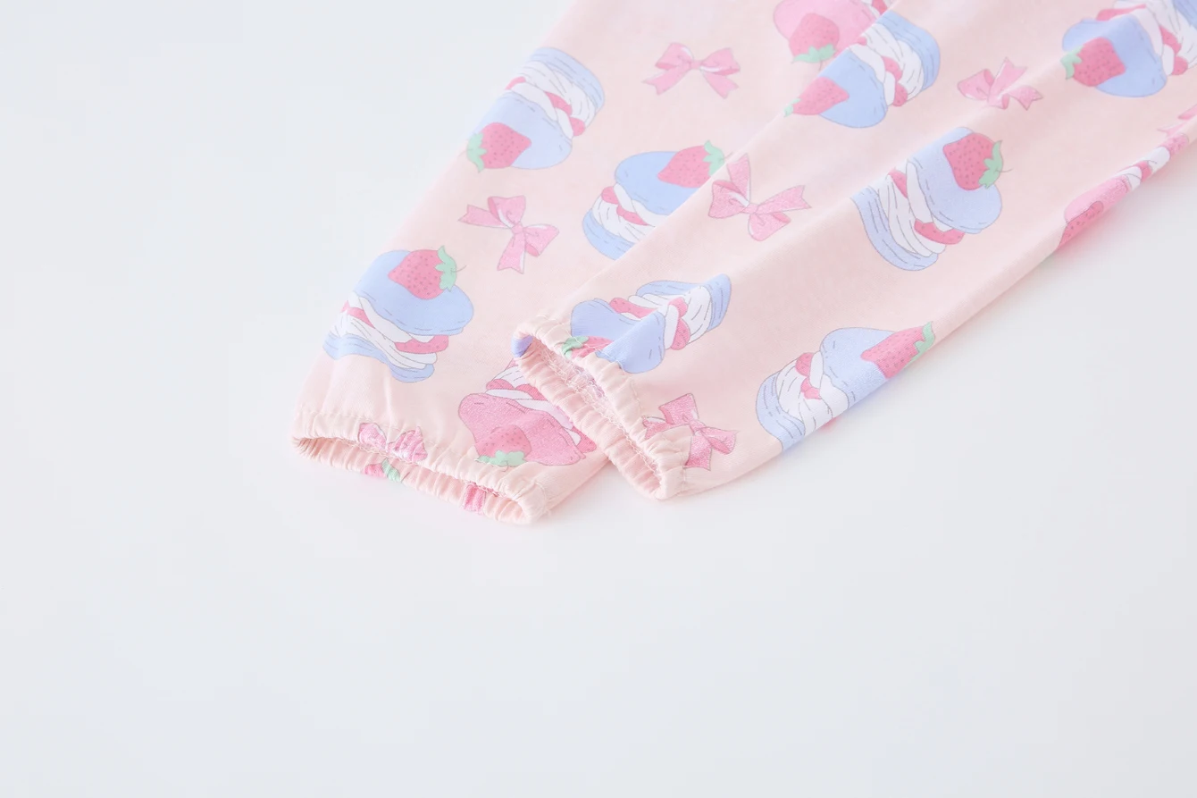 Mädchen-Pyjama aus reiner Baumwolle, dünn für Frühling und Herbst, für Babymädchen im Alter von 1-8 Jahren, Set mit langen Ärmeln und langen Hosen, vollflächig bedrucktes rosa Kuchenmuster, süße Hauskleidung. – Detail 8