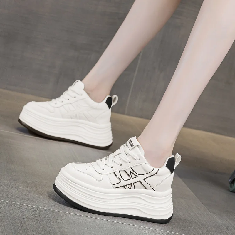 9 سنتيمتر المرأة أحذية رياضية غير رسمية سميكة القاع عالية أعلى أحذية رياضية فضية اللون زيادة الارتفاع مريحة جولة تو المطاط تسولي