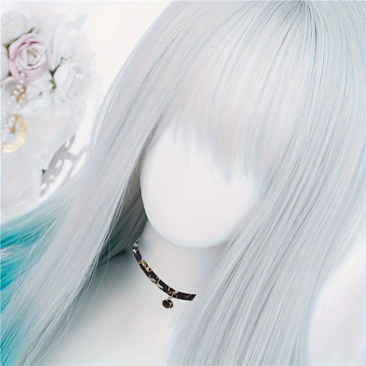 Peruka Syntetyczna Prosta z Grzywką Gradientem Niebiesko-Białym i Kucykiem Anime Party Cosplay Moda 2025 Nowe Włókno Fryzura