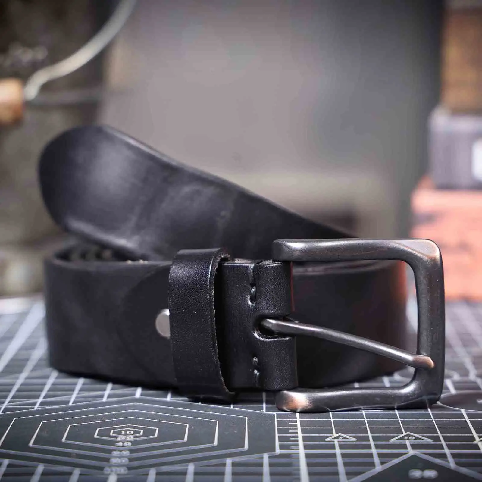 Vintage Echtleder Herren-Gürtel aus Rindsleder mit Dornschließe, Italienisches Verdicktes Leder mit Geschenkbox, Ideale Geschenkwahl – Detail 26