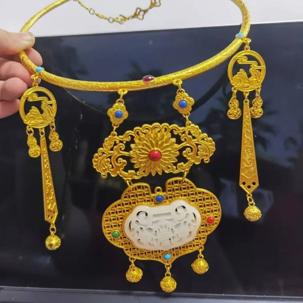 Luxury Chinese Neck…