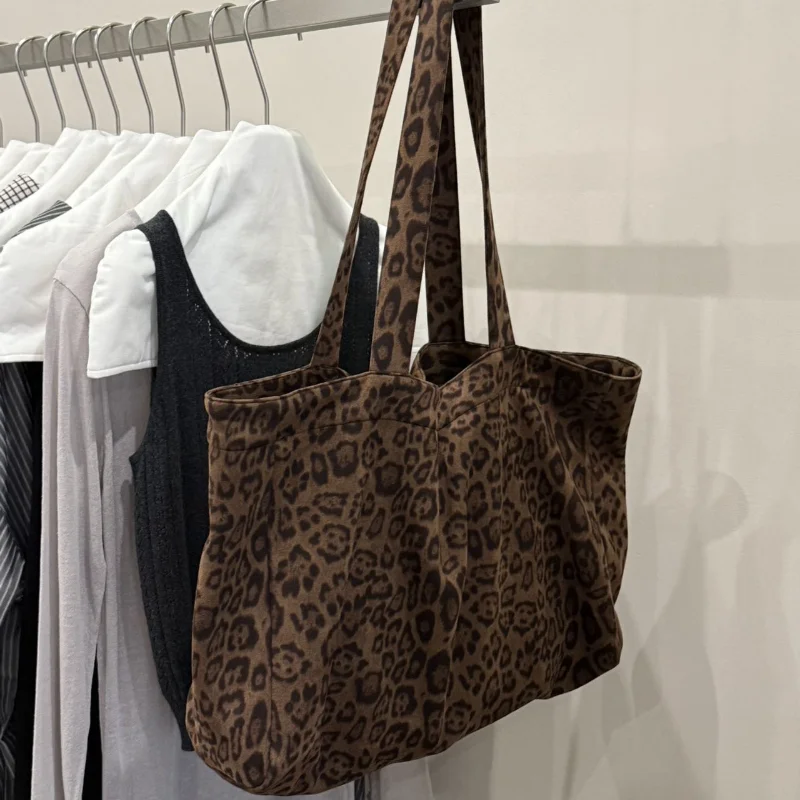 

Extra Large Leopard Print Canvas Bag Large Capacity Bag Versatile Shoulder Bag Commuting Tote Shoulder Bag