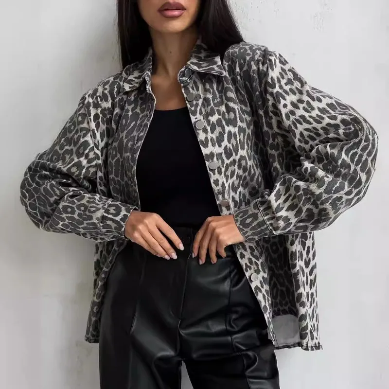 Streetwear Casual Leopard Print Denim Jacket for Women in Autumn, Loose Pocket Button Trendy Retro Denim Jacket Mid-length Style