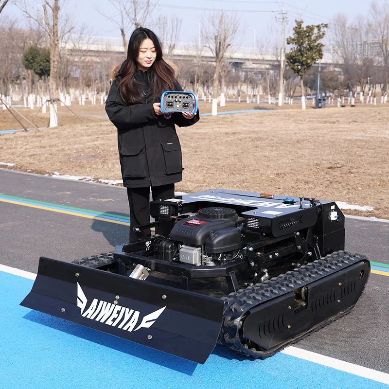 

Индивидуально настраиваемая гусеничная газонокосилка-измельчитель с дистанционным управлением для сельского хозяйства и садоводства, работающая на любой местности