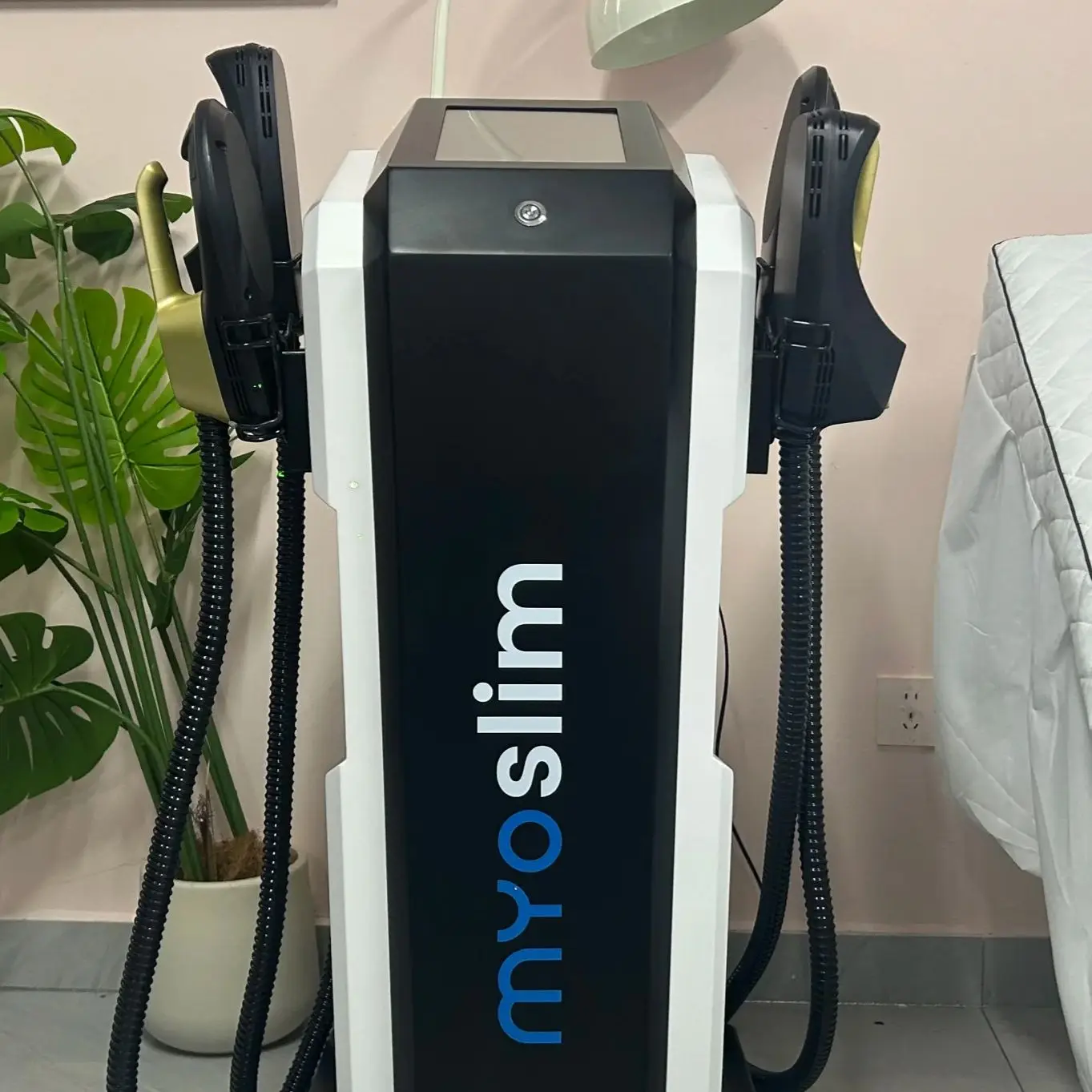 

Аппарат для коррекции фигуры EMS Body Sculpt 15 Tesla 6500W HiEmt MYOslim RF для похудения и моделирования тела, салонный