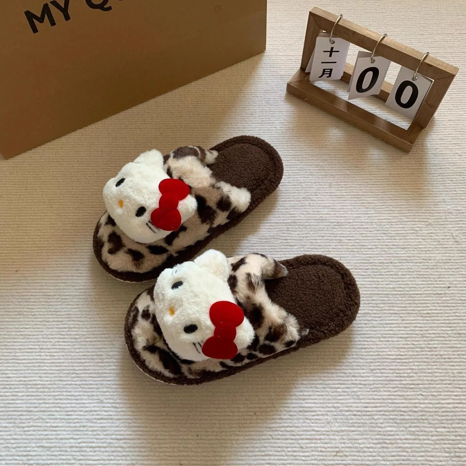 أنيمي مرحبا كيتي ليوبارد طباعة نعال من القطن المرأة الشتاء في الهواء الطلق داخلي دافئ عدم الانزلاق غطاء أصابع القدم نفخة النعال أحذية المنزل