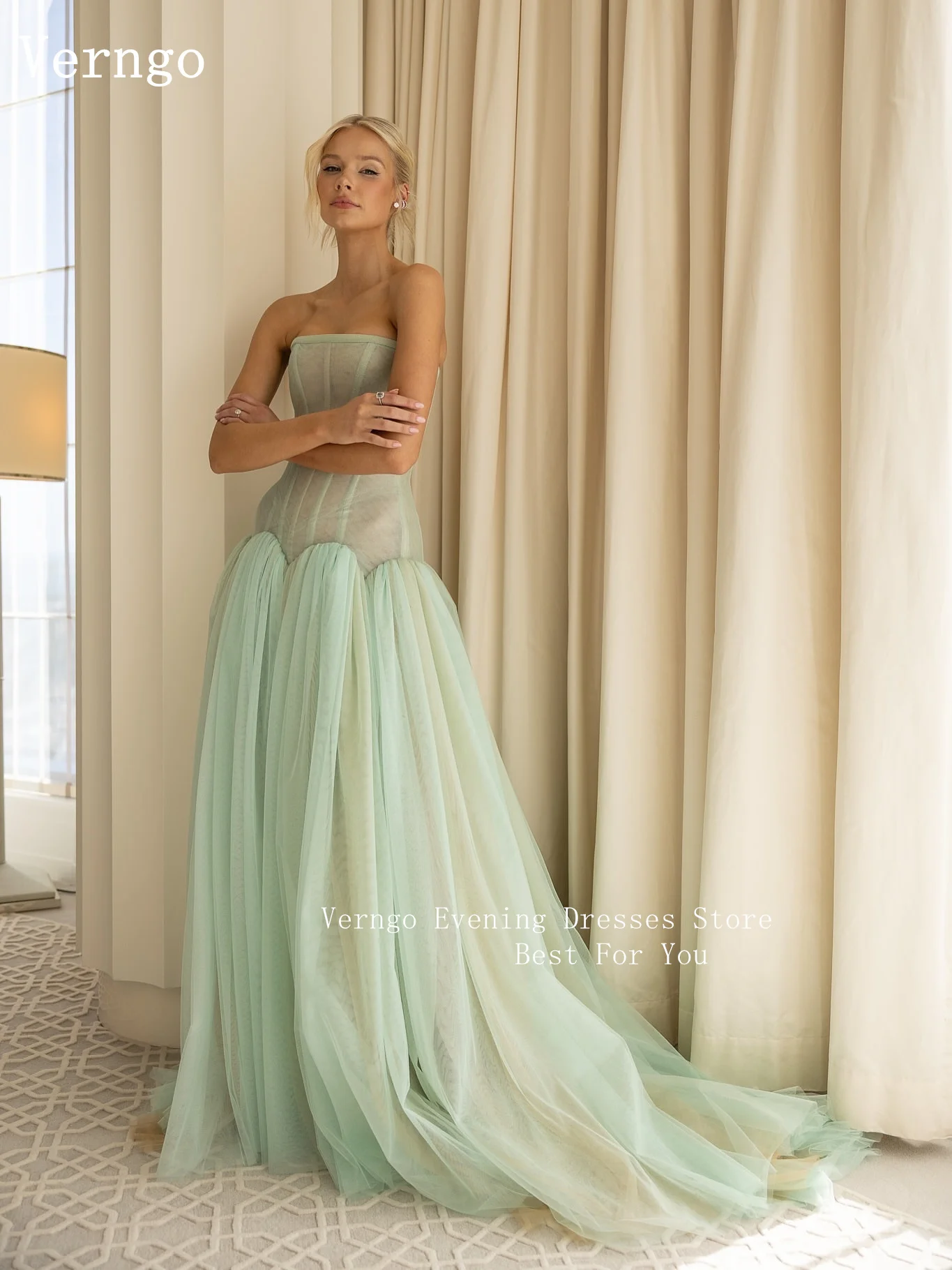 Verngo Grünes Organza-Abendkleid, trägerlos, plissiert, Sweep-Zug, formelles Anlasskleid, elegantes arabisches Abendkleid aus Seide, individuell gestaltet