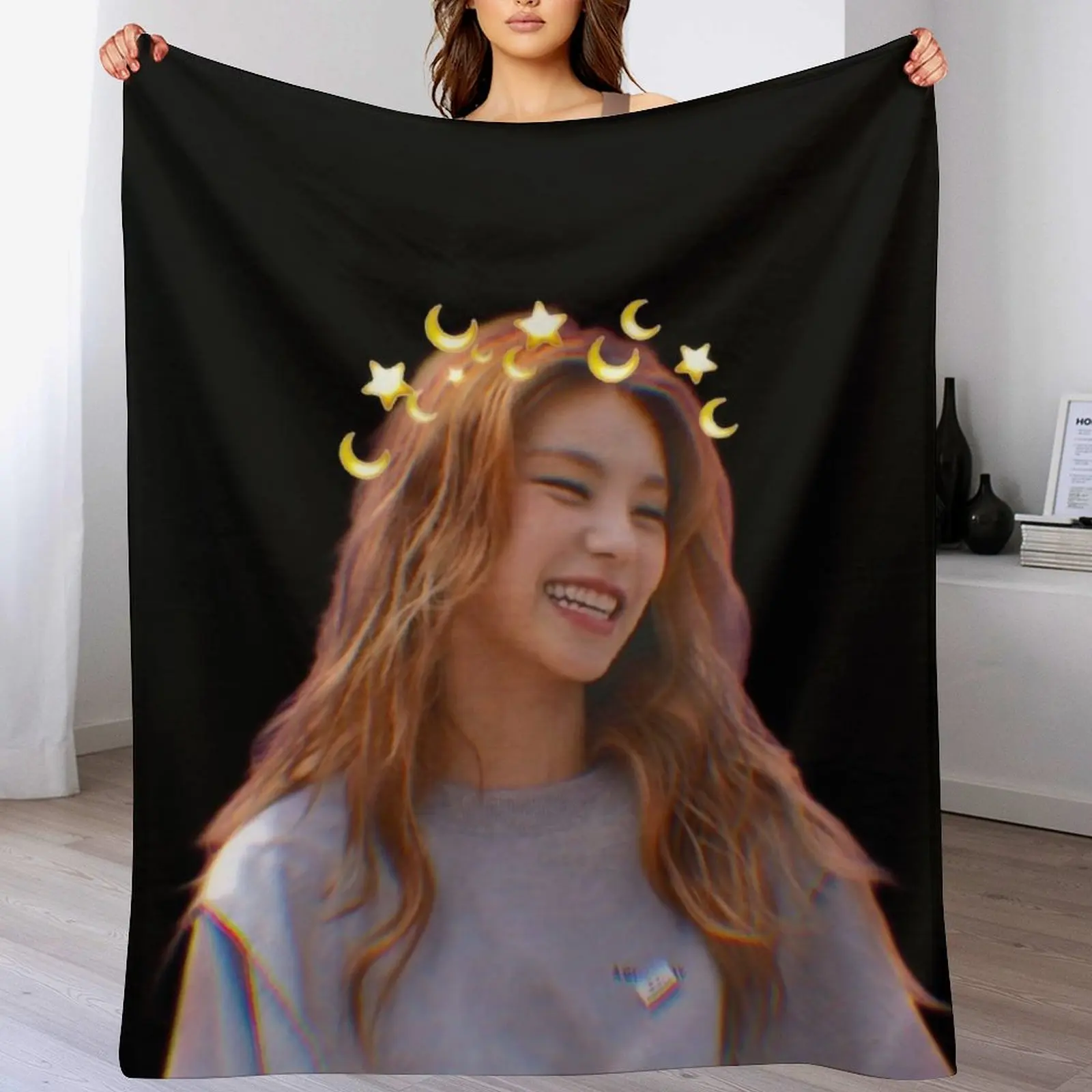 ITZY - Yeji - kpop Throw Blanket Sofa Bed linens Flannel Fabric valentine gift ideas Blankets