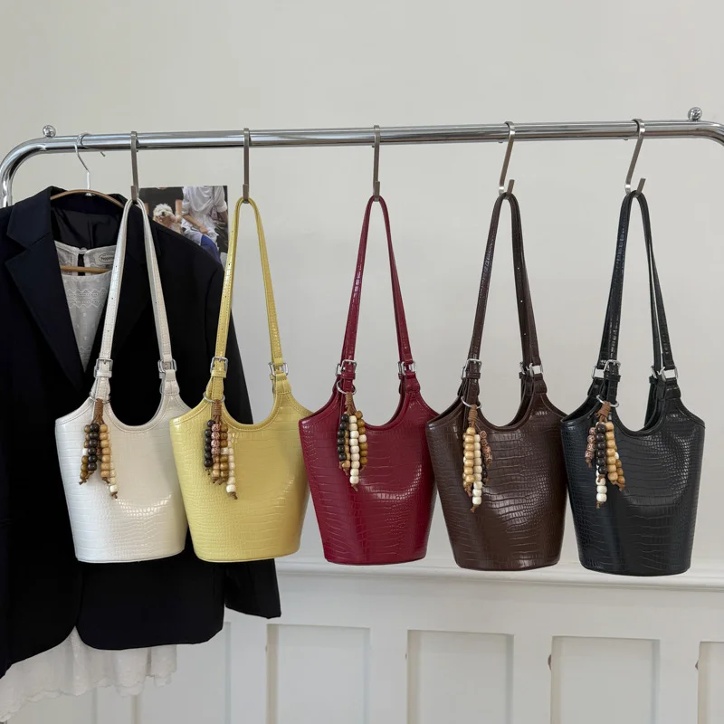 

Advanced Texture Retro Large Capacity Single Shoulder Underarm Bag For Women 2025 New Fashionable Versatile Commuting Tote Bag