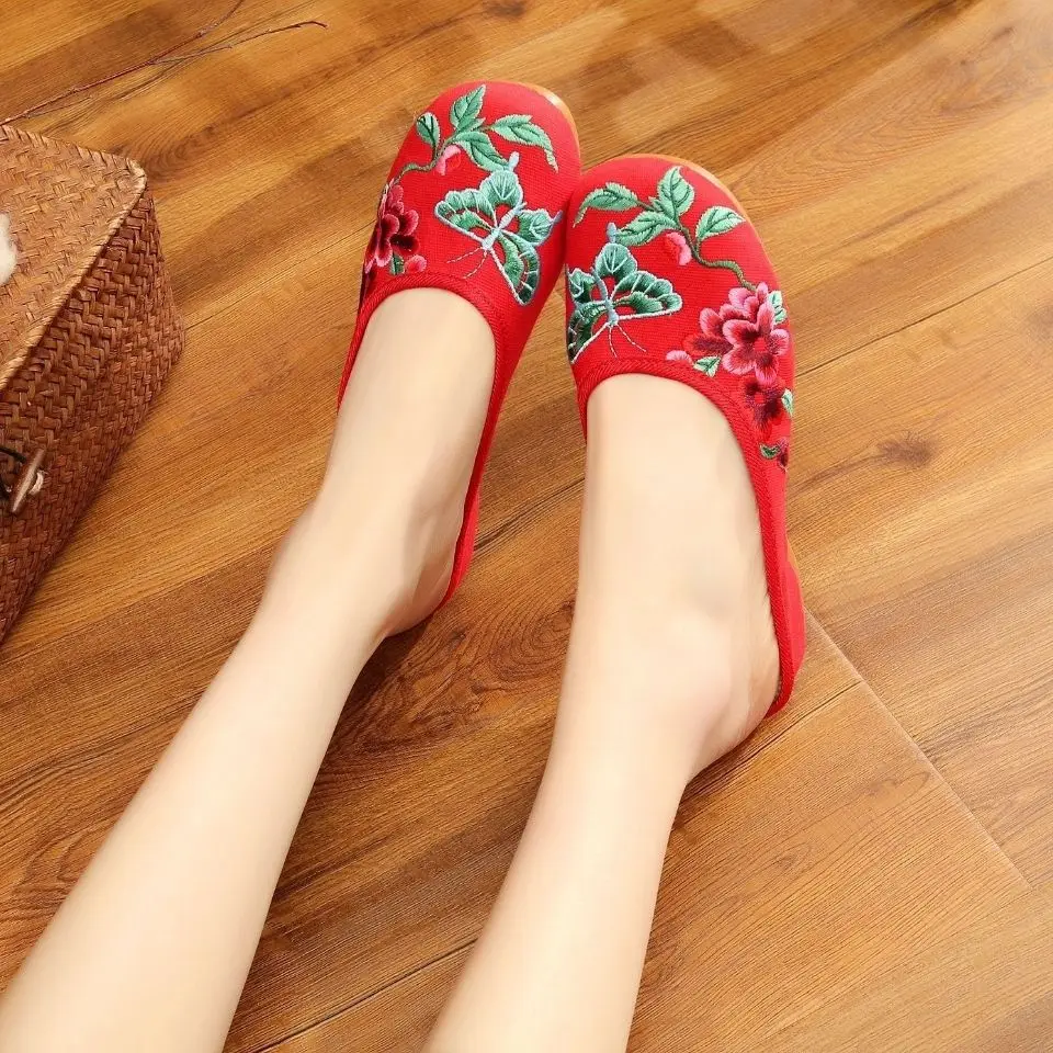 New Embroidered Shoes Women's Single round Toe Home Stage Old Beijing Slippers Female
