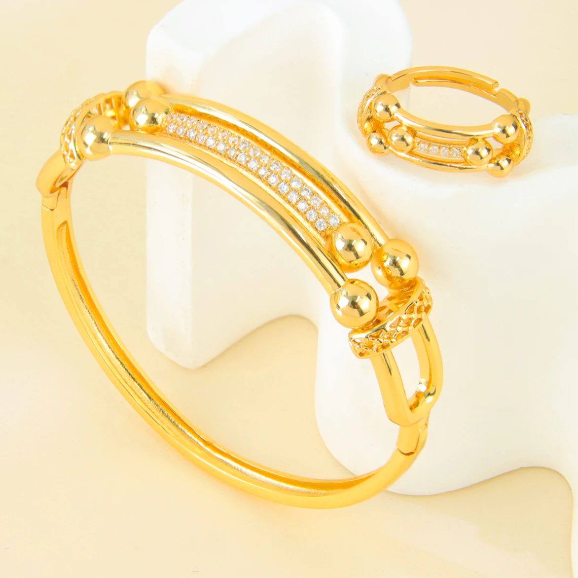 Dubai Brautschmuck-Set, 24 Karat vergoldet, italienische geometrische Zirkonia-Armreifen und -Ringe, Habesha-Schmuck für Damen, Event- und Party-Schmuck – Detail 4