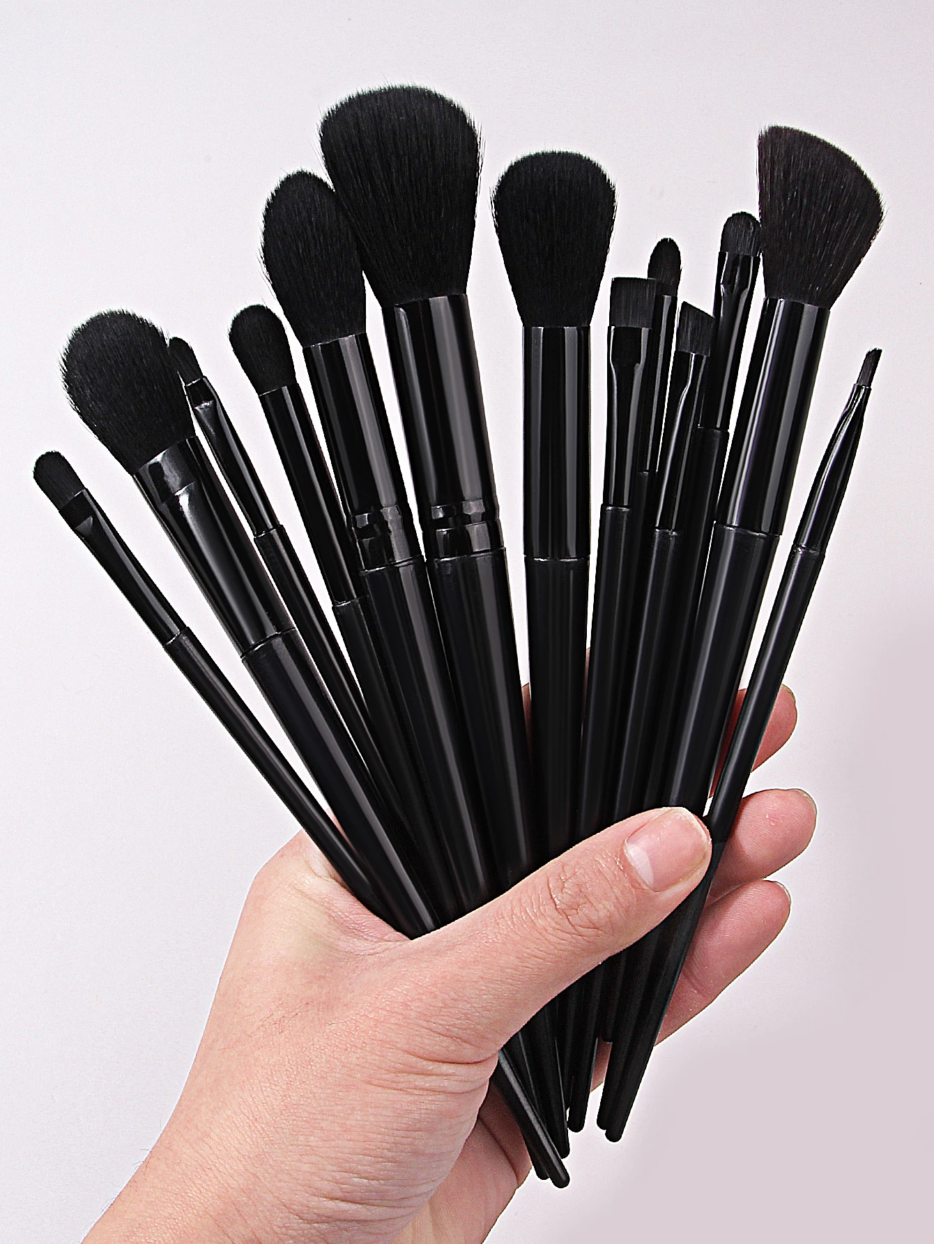 13-teiliges schwarzes Make-up-Pinsel-Set mit weichen Borsten, 4-teilig, trockenes und nasses Mehrzweck-Make-up-Powderfuff und Spongeegg-Make-up-Tools für Anfänger