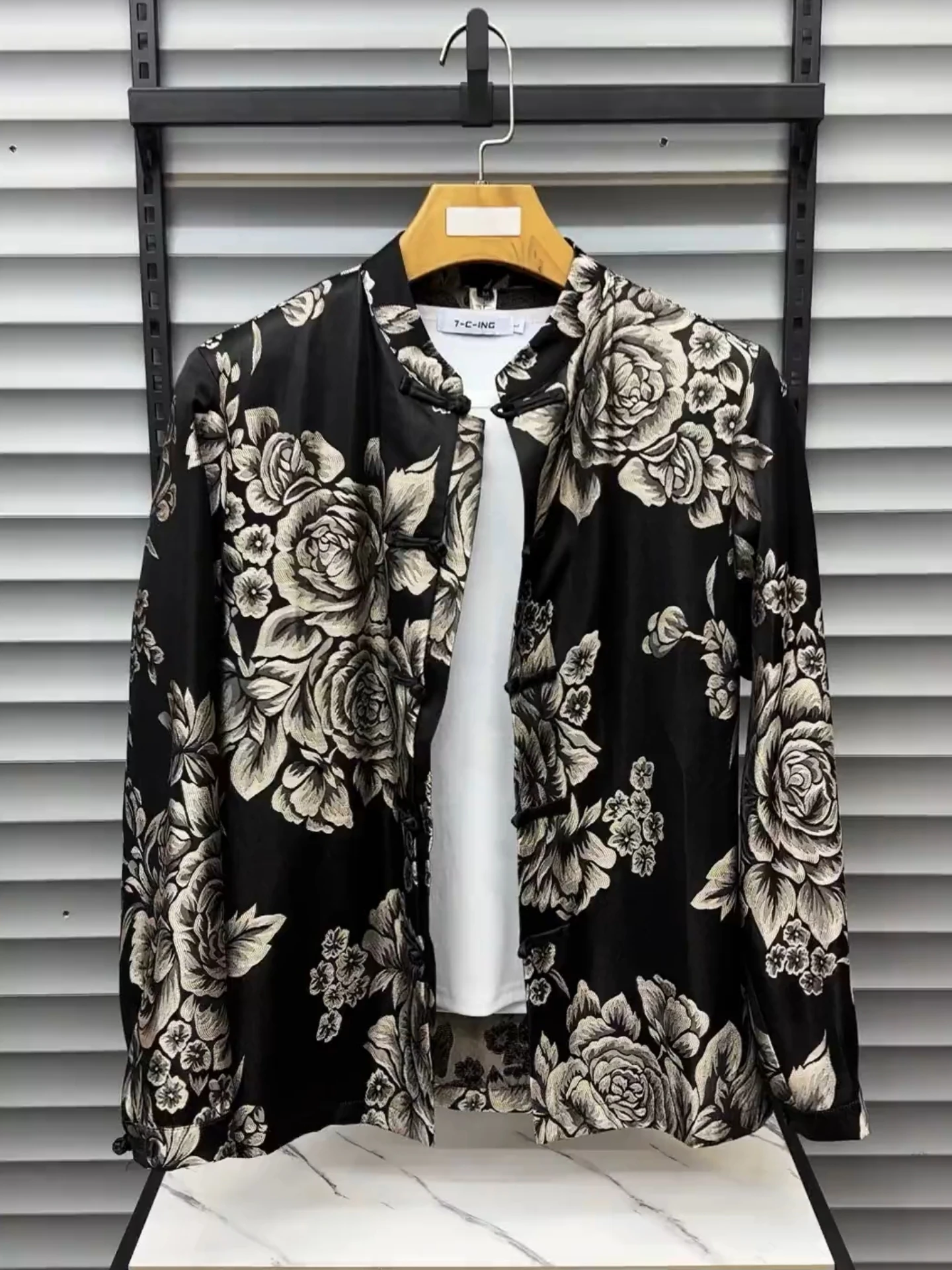 

Новая весенняя мужская повседневная модная деловая рубашка-куртка в стиле оверсайз с крупным цветочным принтом, танский костюм, высокое качество, асимметричный крой, китайский стиль.