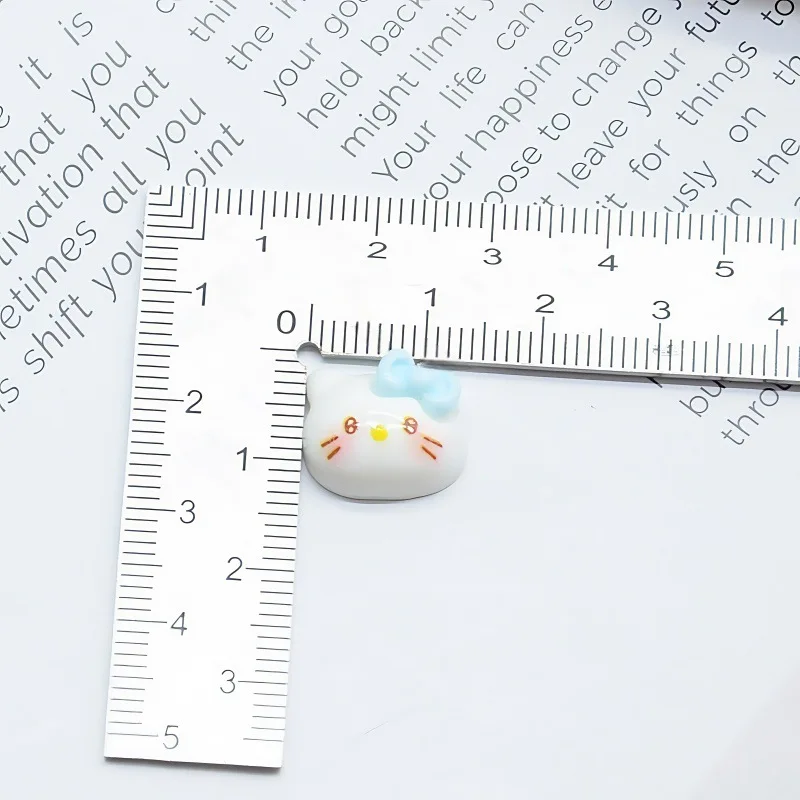 50 ชิ้นเคลือบเงา Hello Kitty โบว์เล็บ Charms - ธีมวันหยุดเรซิ่นเล็บสําหรับงานรื่นเริงเล็บ