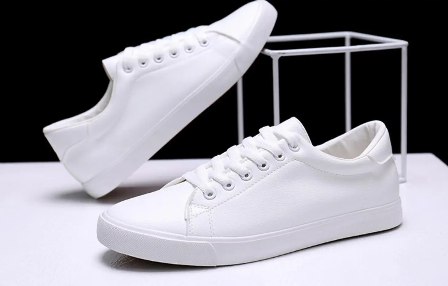 Small white shoes men and women the same style flat shoes young students lovers sports shoes men 2024 summer campus shoes