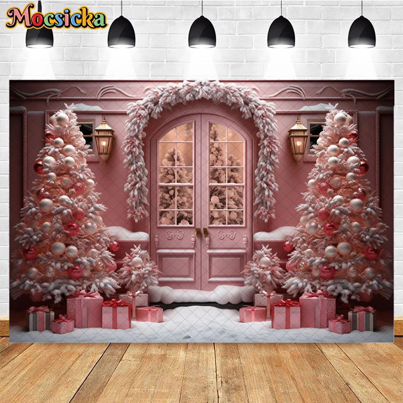 家族の肖像画の背景クリスマスの木の花輪、ギフトボックスの装飾、スタジオ写真アクセサリー、冬のクリスマスピンクの店、子供、大人