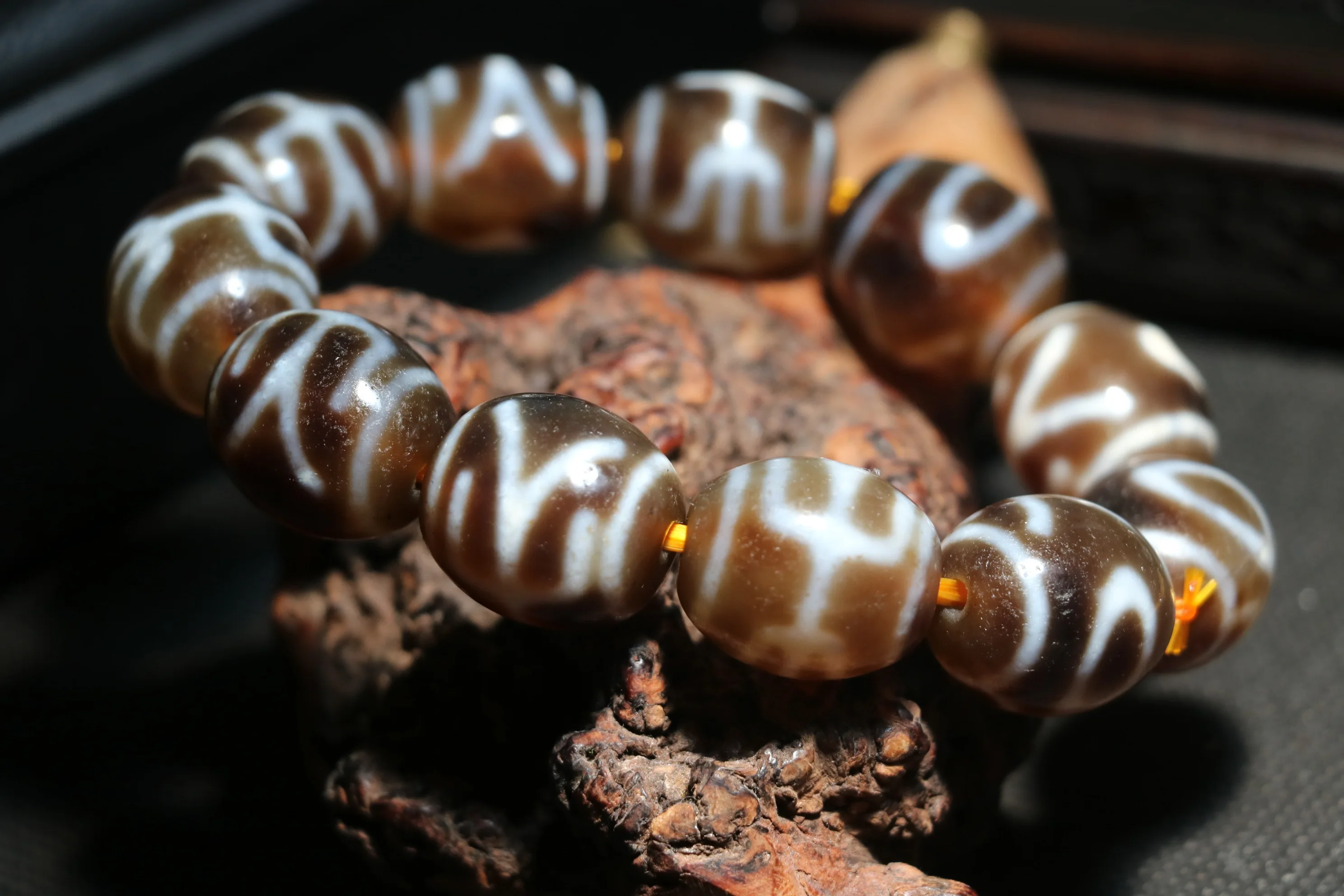 

Magic Power Tibetan Old Agate Guiren Tairen Big Man Daluo dZi Bead Bracelet LLZB LKbrother Talisman