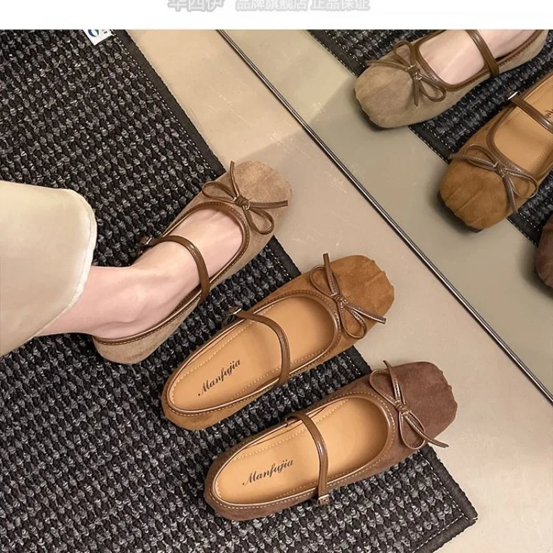 

2025 Spring New Flat bottomed French Bow Shallow Mouth Small Single Shoes Women Ballet Shoes with One Button and Mary Jane Shoes