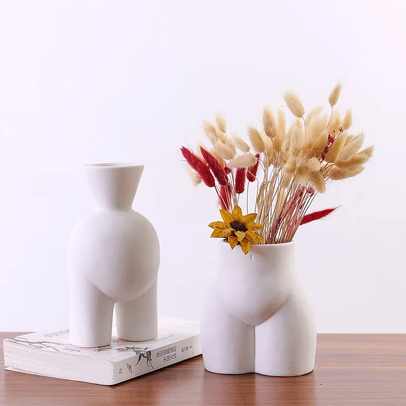 Ceramische vaas met naakte vrouwelijke contouren: een kunstig stuk voor je interieur dat echt werkt