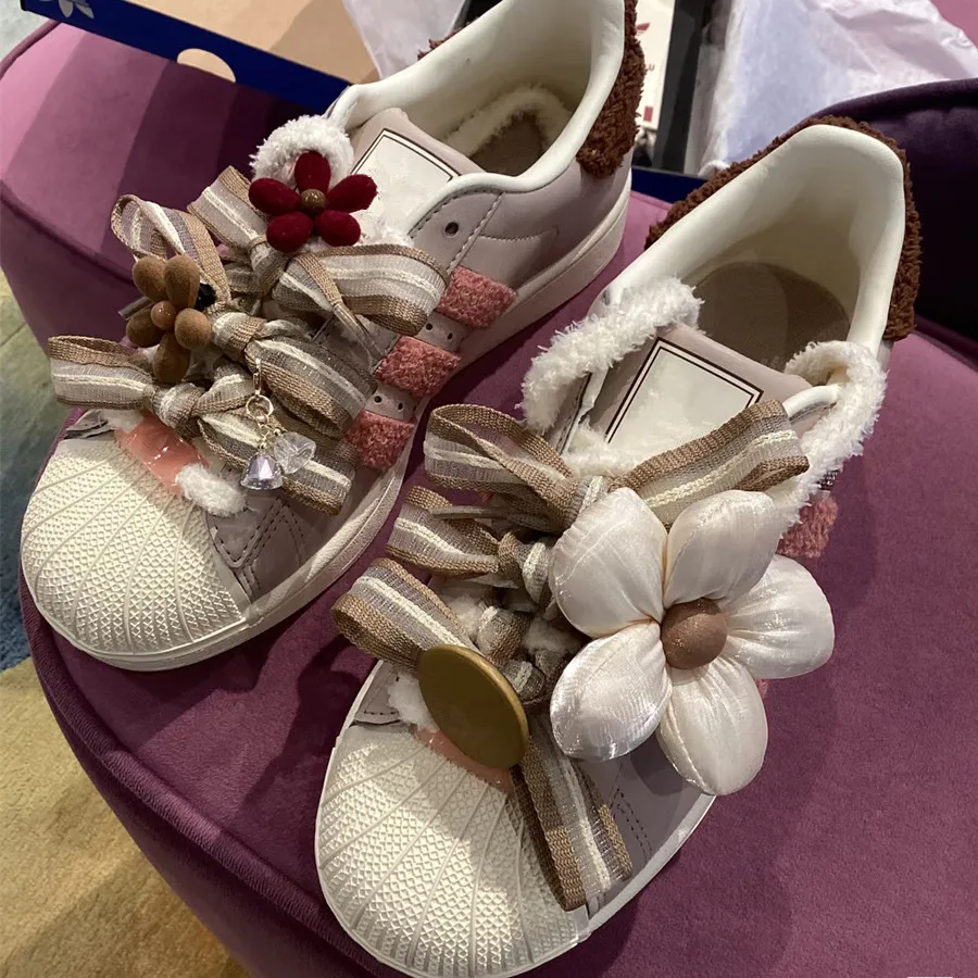 Beautiful DIY Fluffy Shoelaces Flocking Flower Shoe Buckles Cream Puffs Shoes Flower For Sports Casual Sneakers Shoes Snow Boots