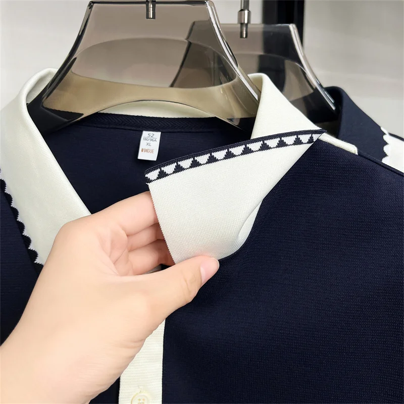 Herren-Poloshirt Neuer Sommer-Baumwoll-Freizeit-Kurzarm-T-Shirt Luxuriöses Besticktes Revers-Oberteil im Herren-Stil – Detail 4