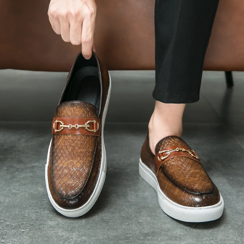 European Station Light Luxury Trendy Board Shoes with Horse Hook Buckl Lightweight Breathable Comfortabl Casual and Joyful Shoes