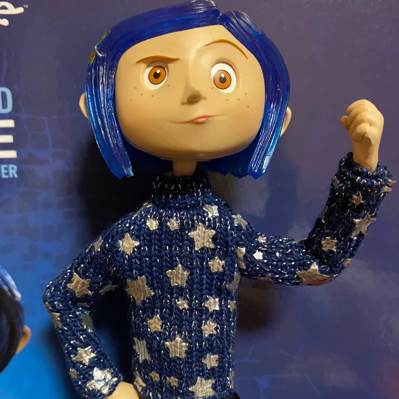 Genuíno neca filme versão capa de chuva fantasma mãe caroline estrela listrado camisa versão 7 polegada super móvel estatueta modelo kawaii presente