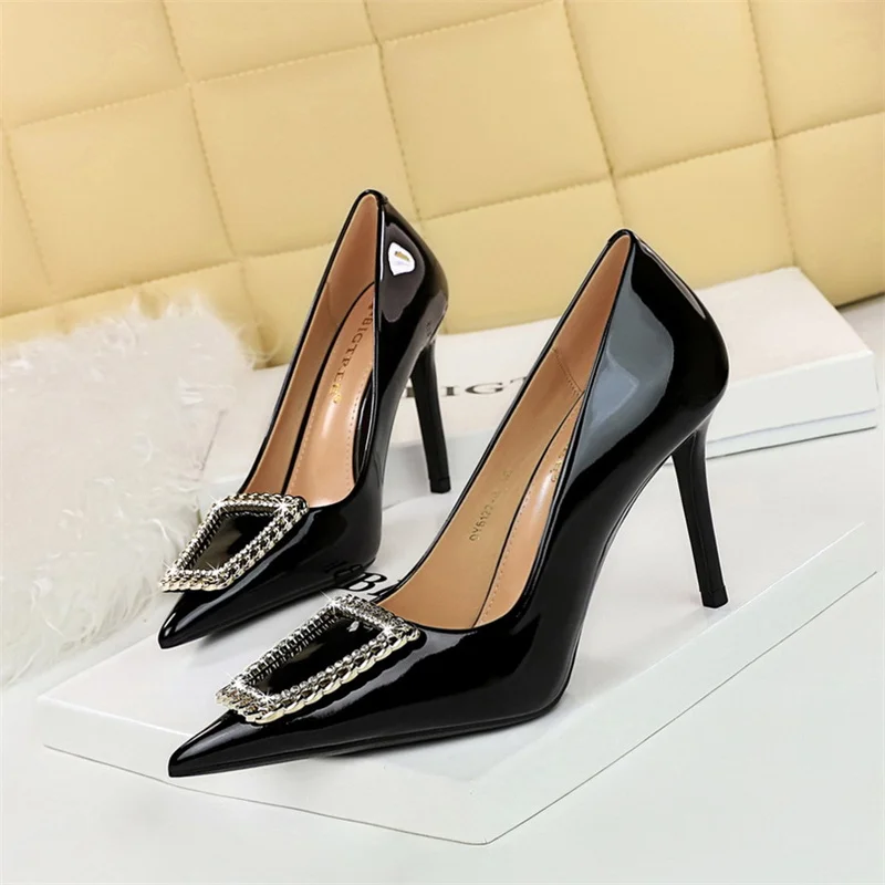 

Woman 10cm High Heels Patent Leather Shallow Mouth Pointed Toe Wedding Rhinestone Crystal Metal Buckle Fashion Office Shoes