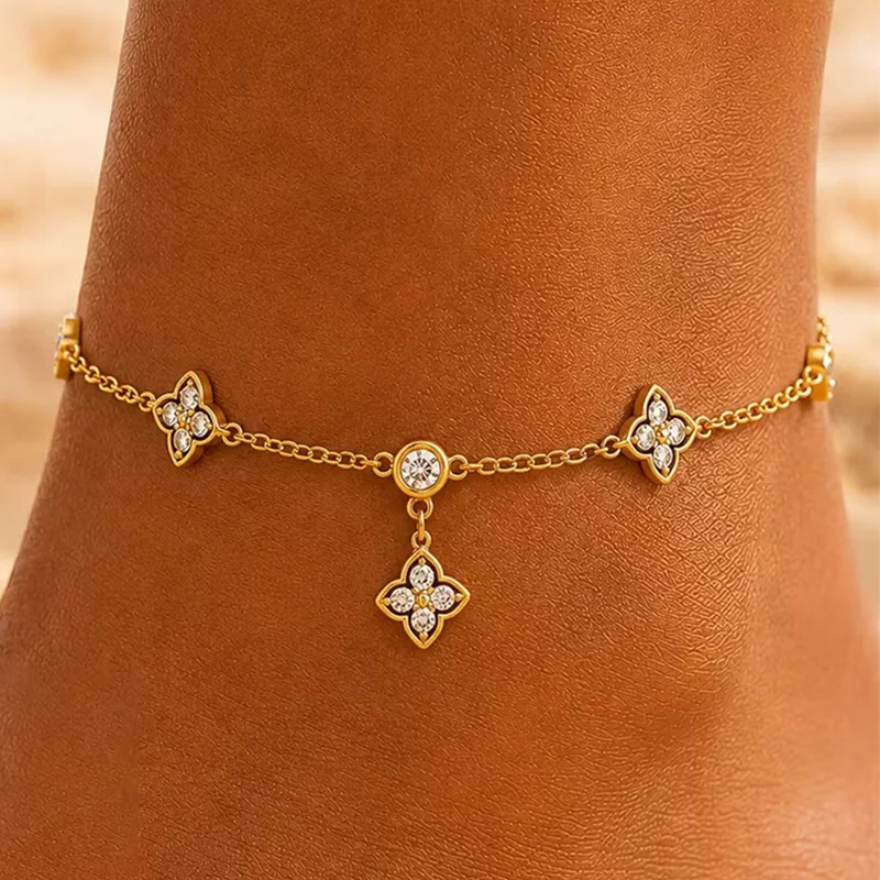 Image of Vergoldetes Vierblättriges Kleeblatt-Fußkettchen für Damen mit Zirkonia-Besatz, Verstellbare Kette, Sommer-Strand-Fußschmuck, Geschenke