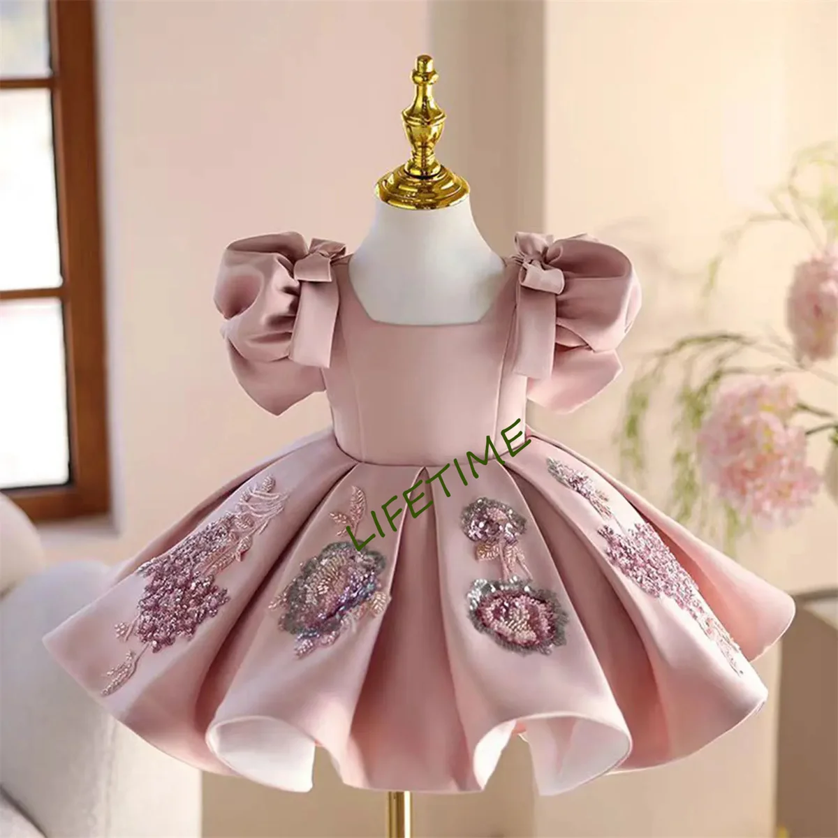 

CustomizedLuxury Appliques Pink Girl Dress Square Collar Puffy Sleeve Princess Kids Wedding 1st Birthday Pageant Party Gown