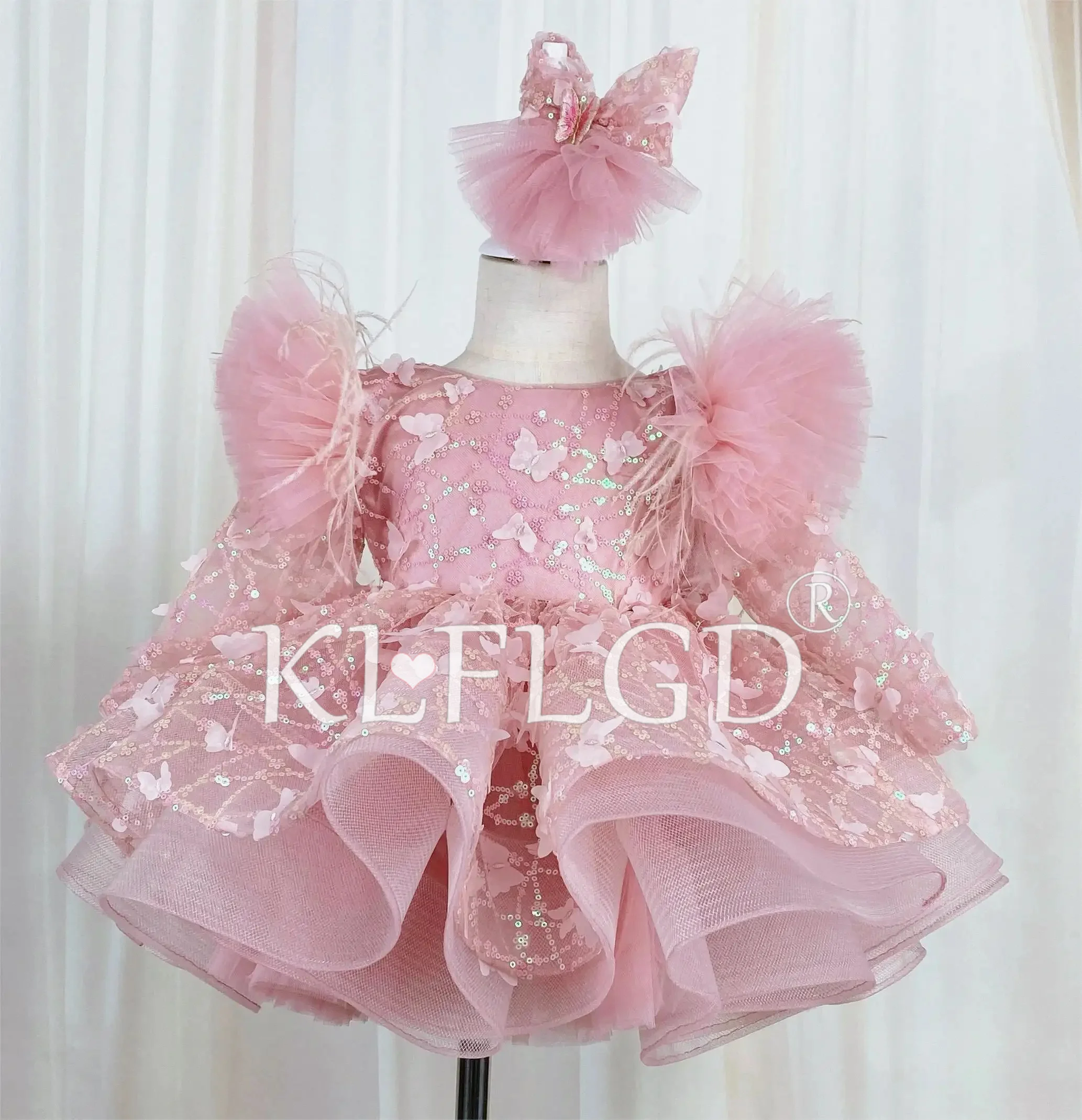 New red high -end children\'s dress little host piano performance, performance girl birthday party, puff puff long sleeve girl