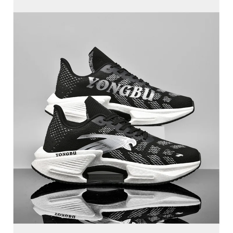 أحذية جري صيفية جديدة للمراهقين، أحذية شبكية مسامية ومقاومة للرائحة، أحذية رجالية خفيفة الوزن بنعل ناعم، بدلة
